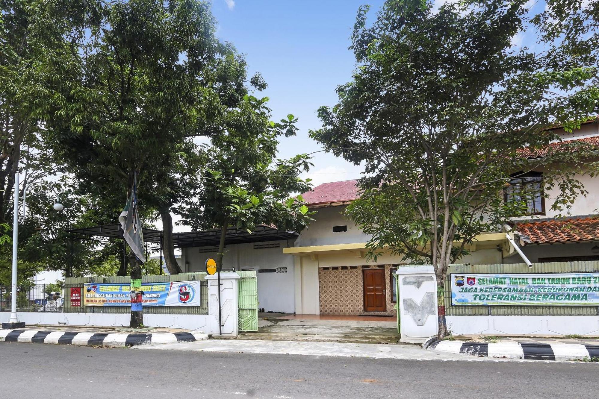 Spot On 90744 Alika Homestay Demak Eksteriør bilde